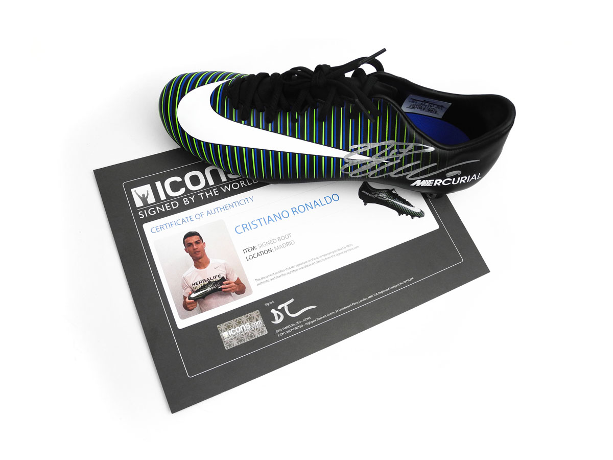 Cristiano Ronaldo Signed Nike Mercurial Victory VI Boot with Certificate
